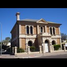 Eines der wenigen renovierten Gebäude in Port Augusta